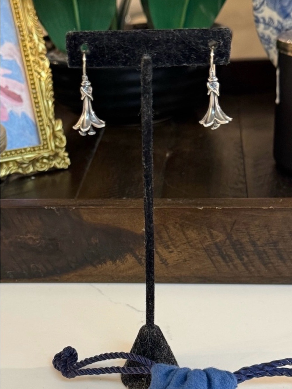 🩶MINGON FAGET STERLING SILVER LILY DANGLE EARRINGS! 🩶🩶